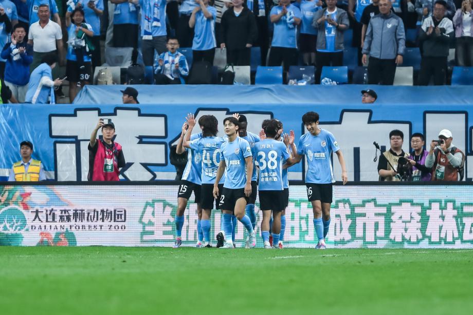 [图]马莱莱助攻朱鹏宇破门 大连英博打败梅州客家