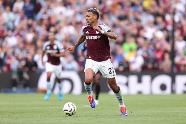 罗杰斯近两赛季各项赛事清爽战助攻16次，同时英超球员仅次萨拉赫